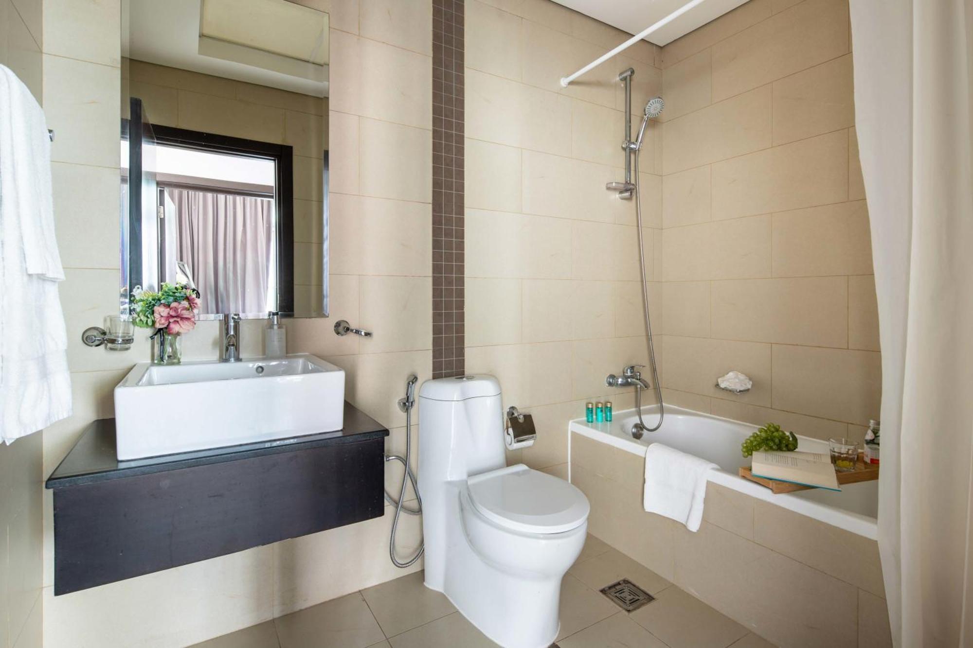 Frank Porter - Panoramic Tower Apartment Dubai