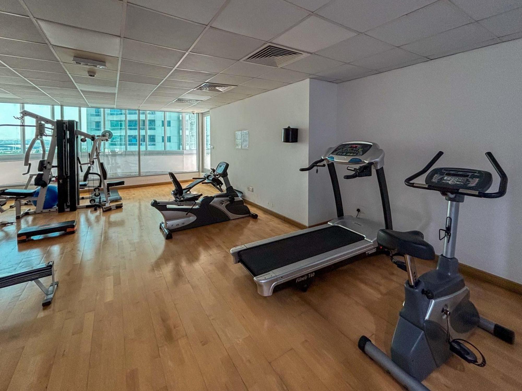 Frank Porter - Panoramic Tower Apartment Dubai